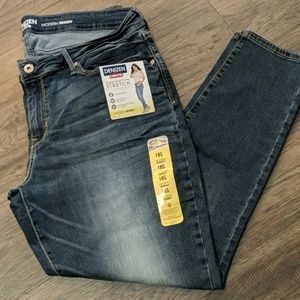 NWT, Denzin Skinny Jeans